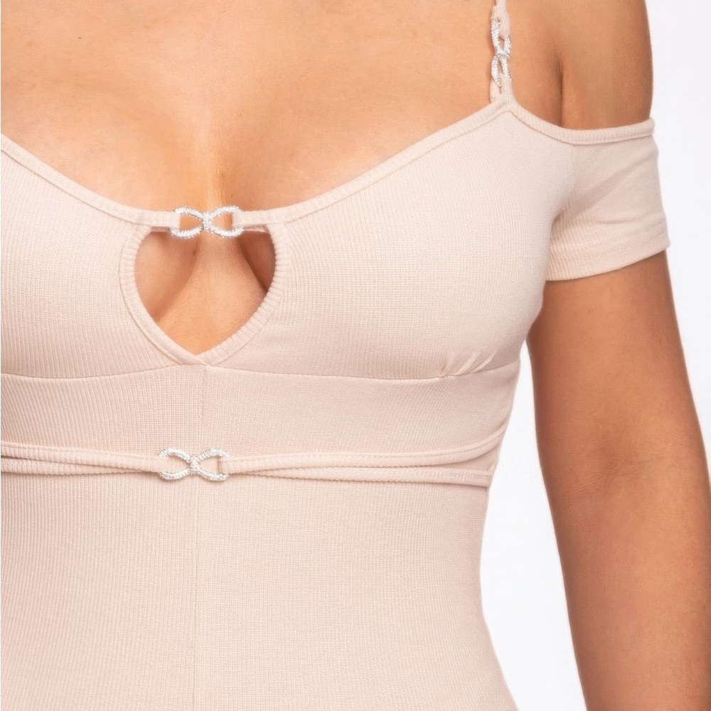 Infinity Off-shoulder Rompers - Picture 3 of 4